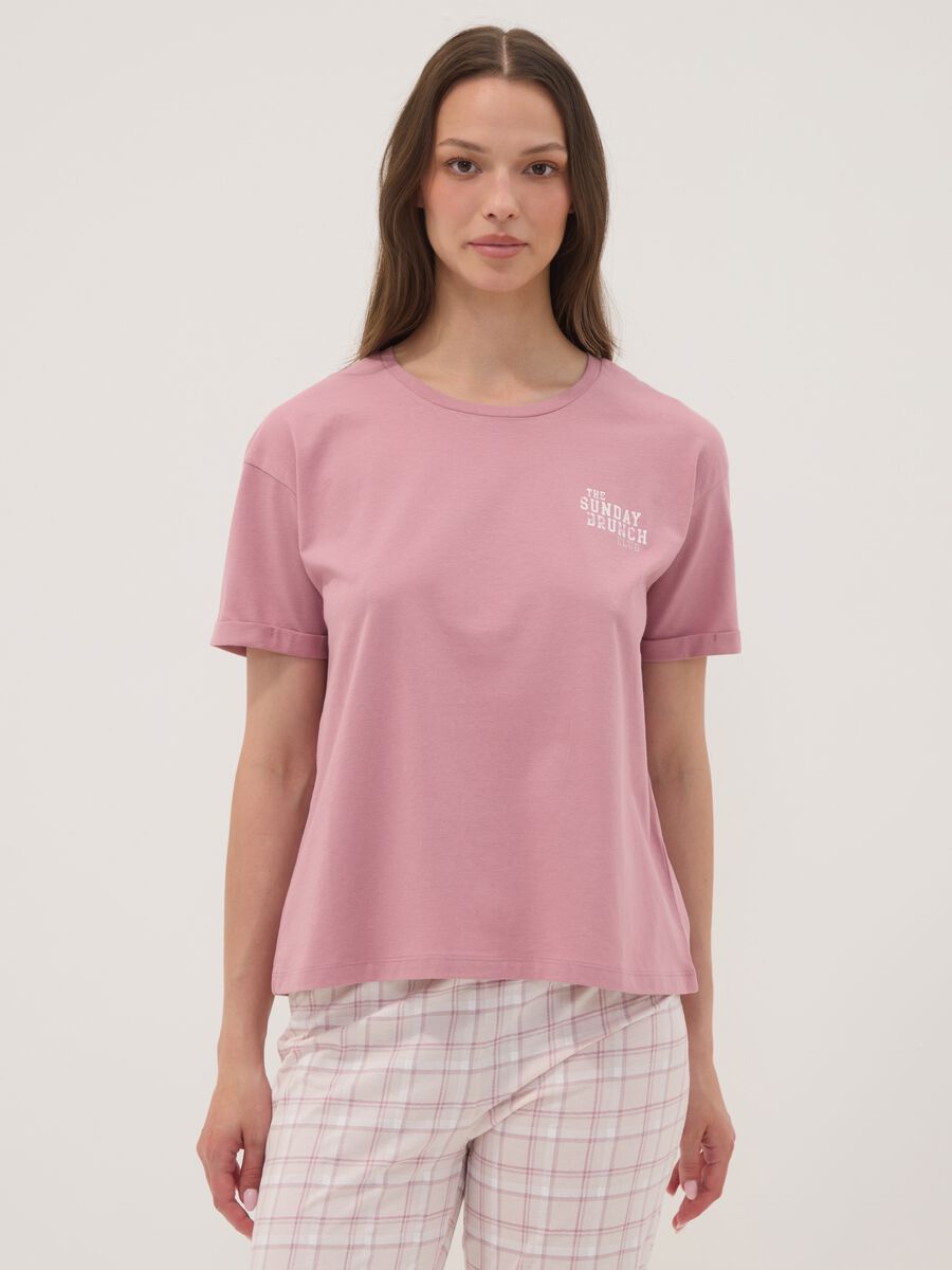 T-shirt pigiama rosa in cotone organico con scritte frontali_1