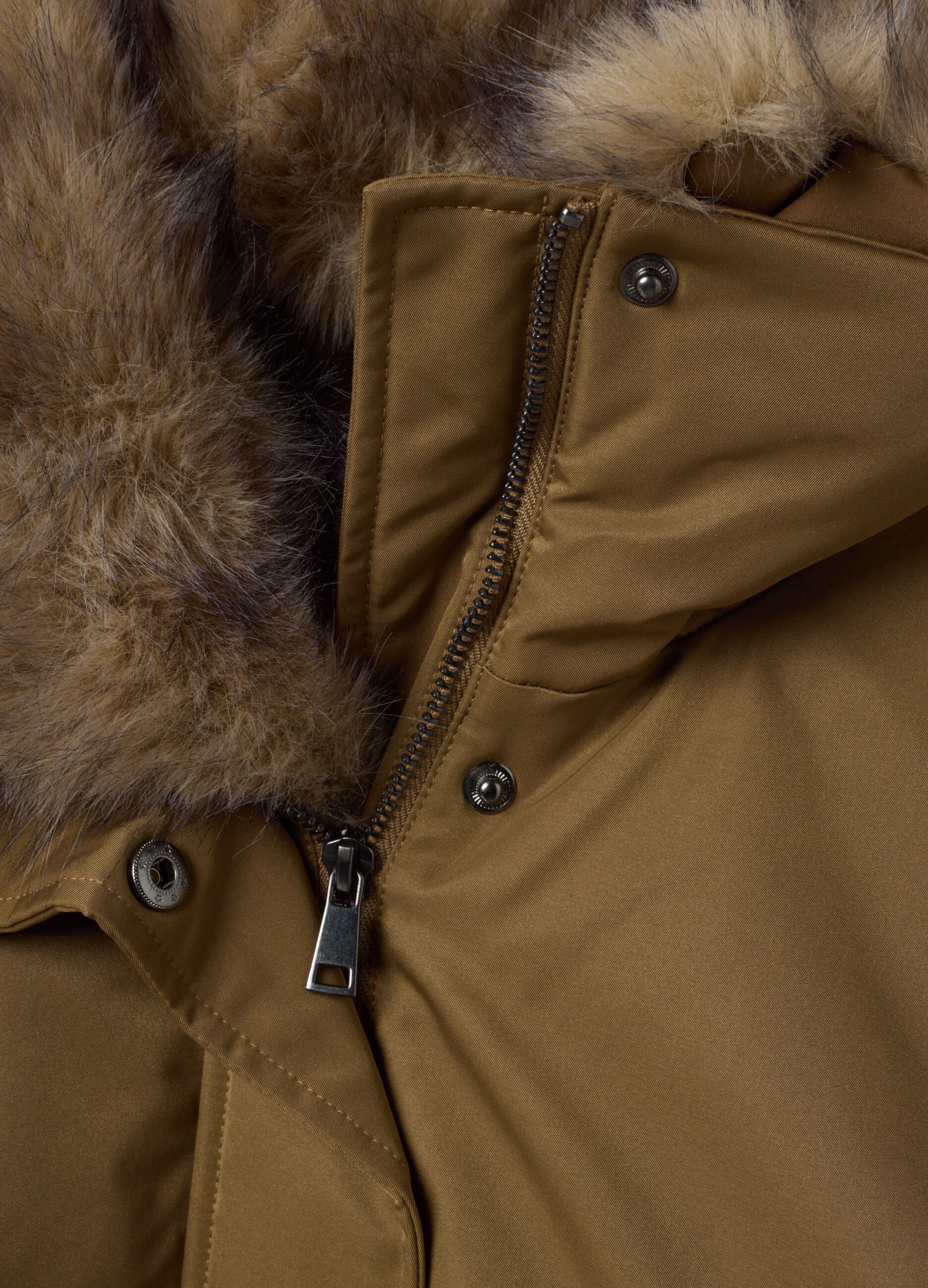 Bomber imbottito verde con colletto a contrasto e zip regular fit