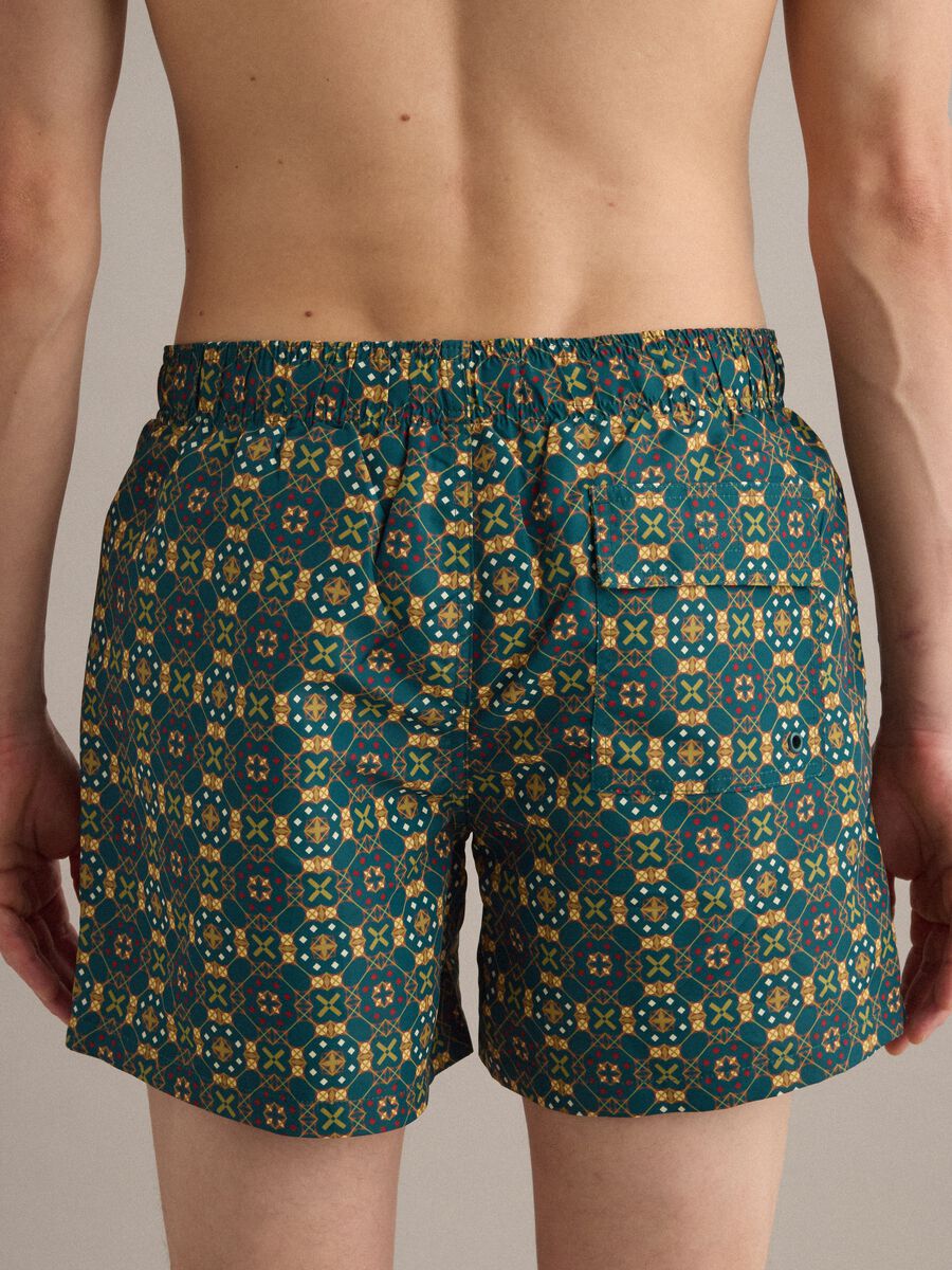 Boxer mare verde e giallo con fantasia geometrica e vita elastica_4
