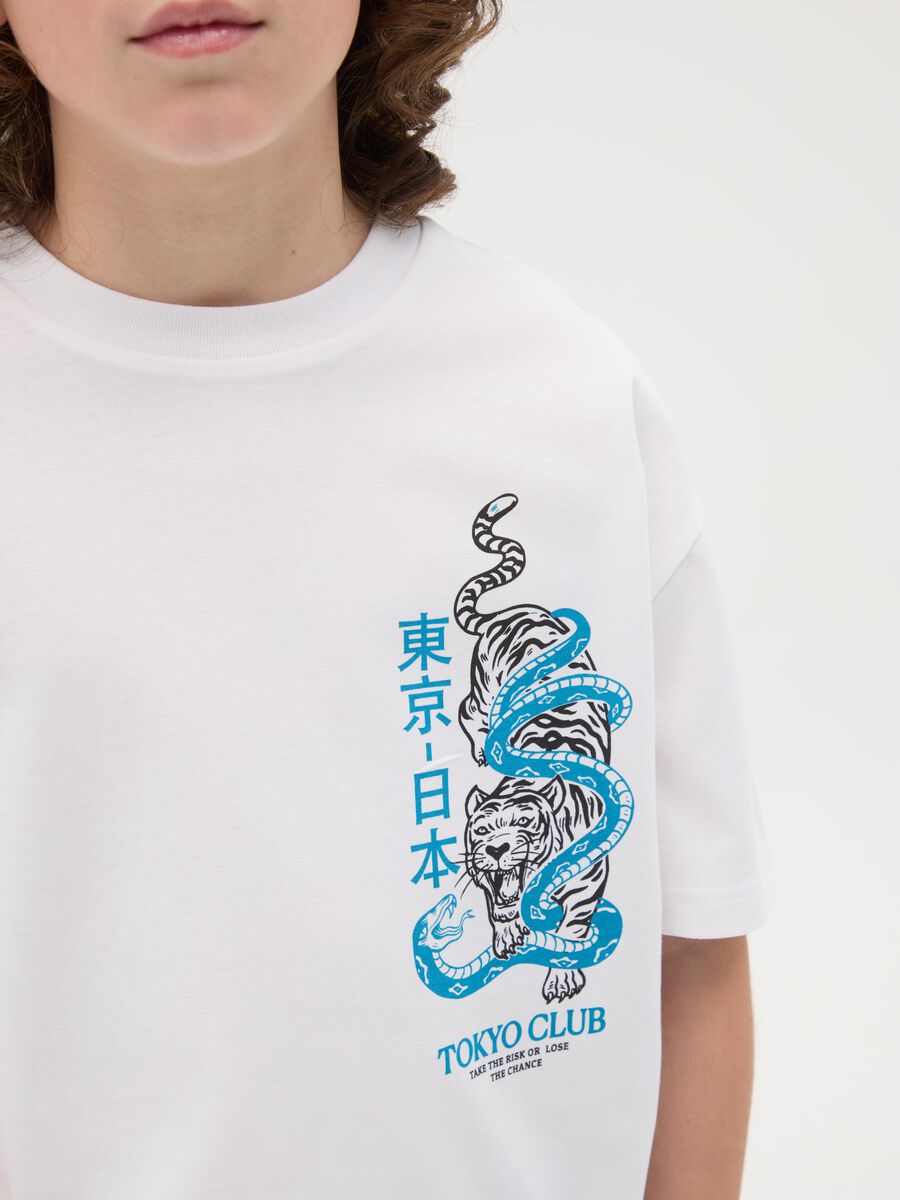 T-shirt in cotone con stampa "TOKYO CLUB" e tigre_1