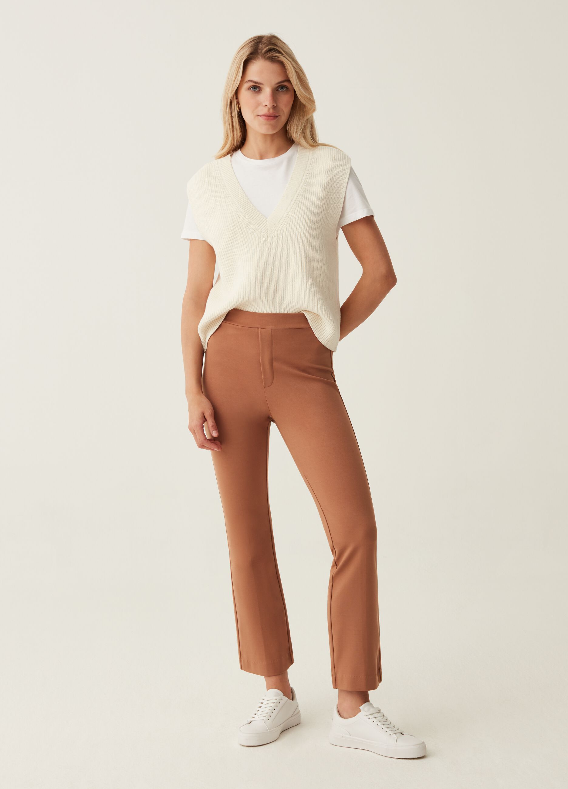 Pantaloni flare fit cropped_1