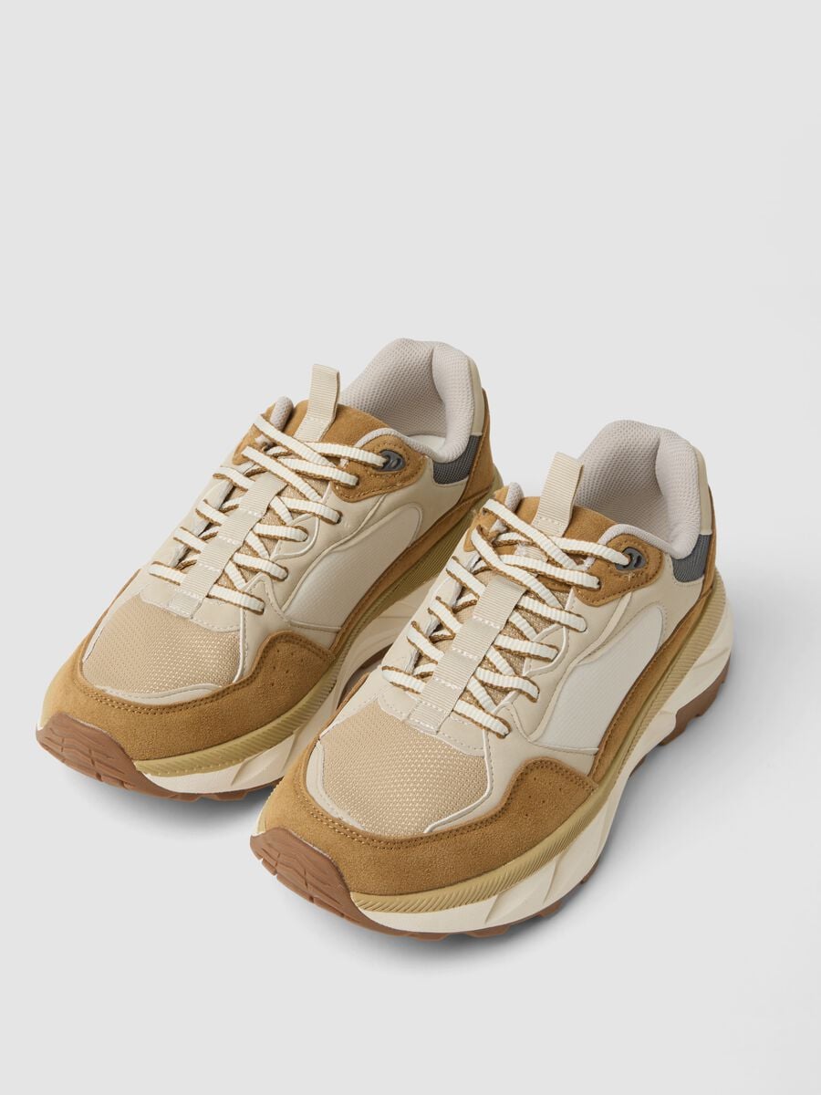 Sneakers beige stringate con inserti a contrasto_1