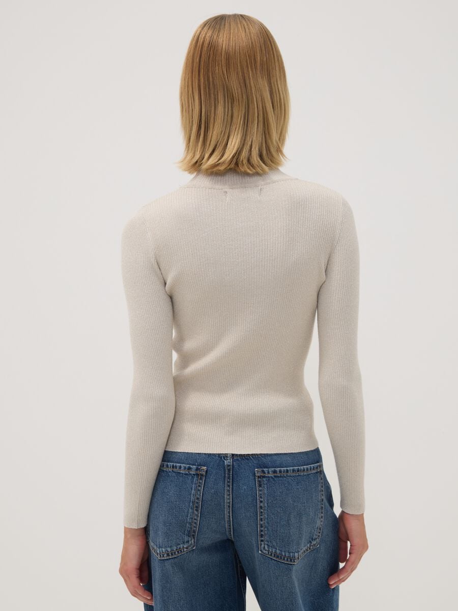 Maglia beige in misto viscosa a coste con Collo rialzato_3