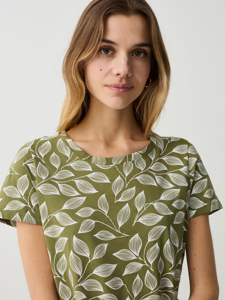 T-shirt in cotton with foliage print_1