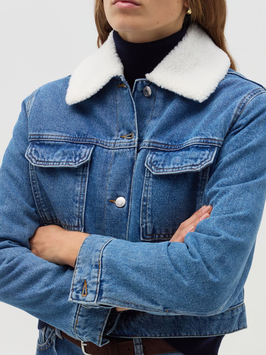 Short jacket in denim with sherpa collar_3