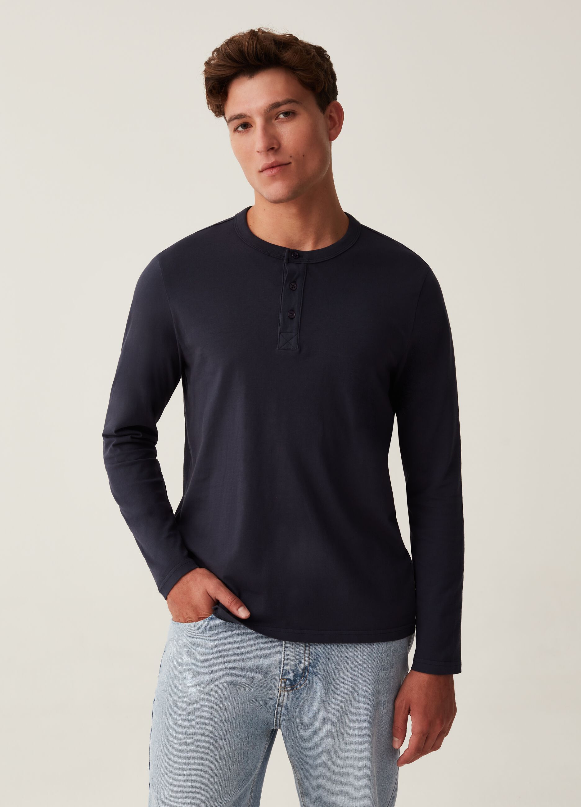 T-shirt a maniche lunghe scollo serafino_1