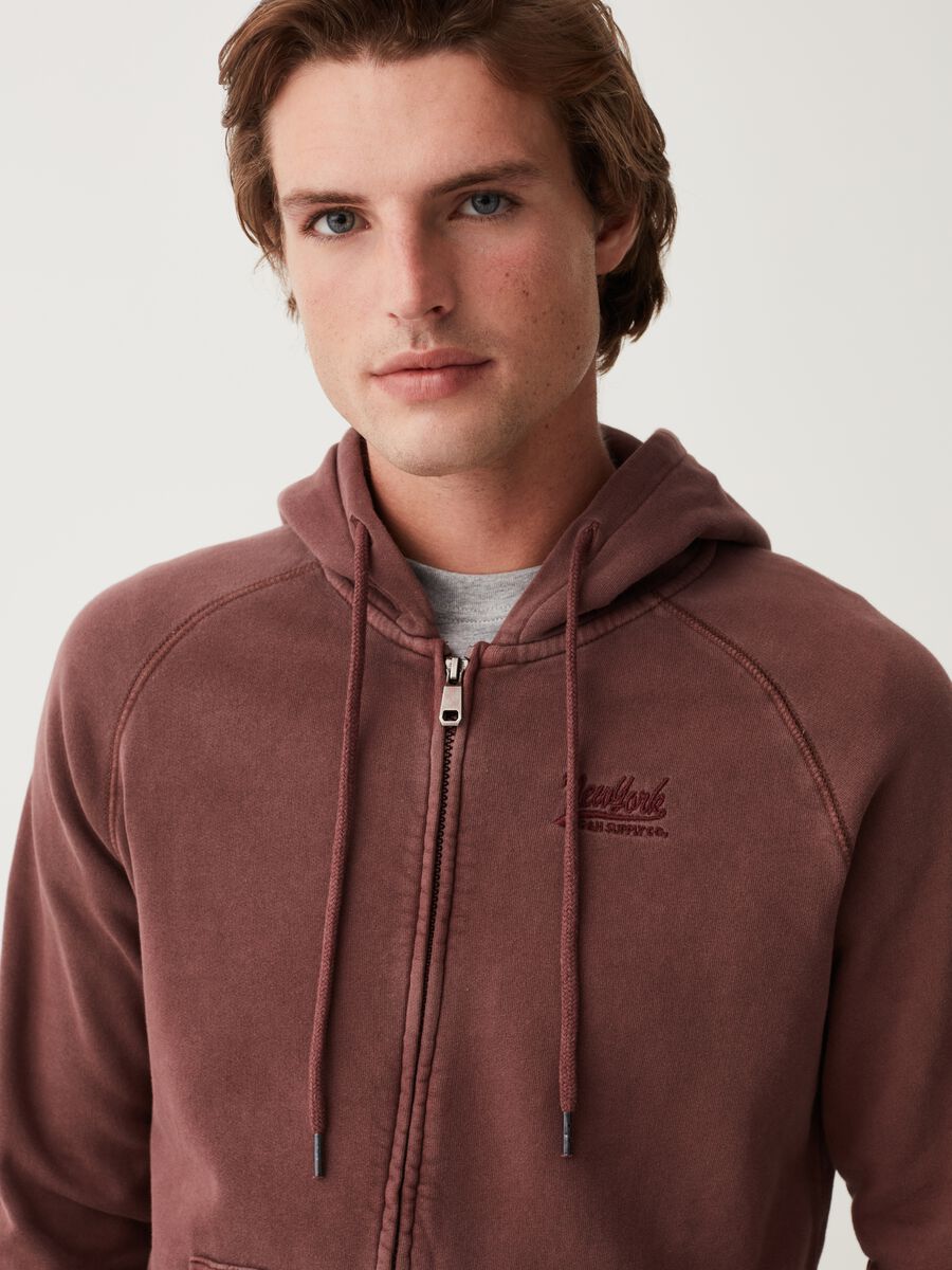 Full-zip con cappuccio e ricamo logo_1
