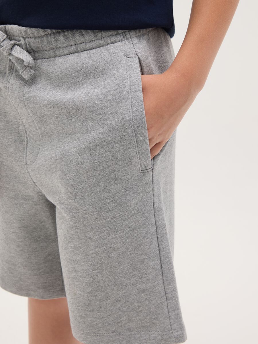 Pantaloni corti da ragazzo in puro cotone grigio regular fit_2