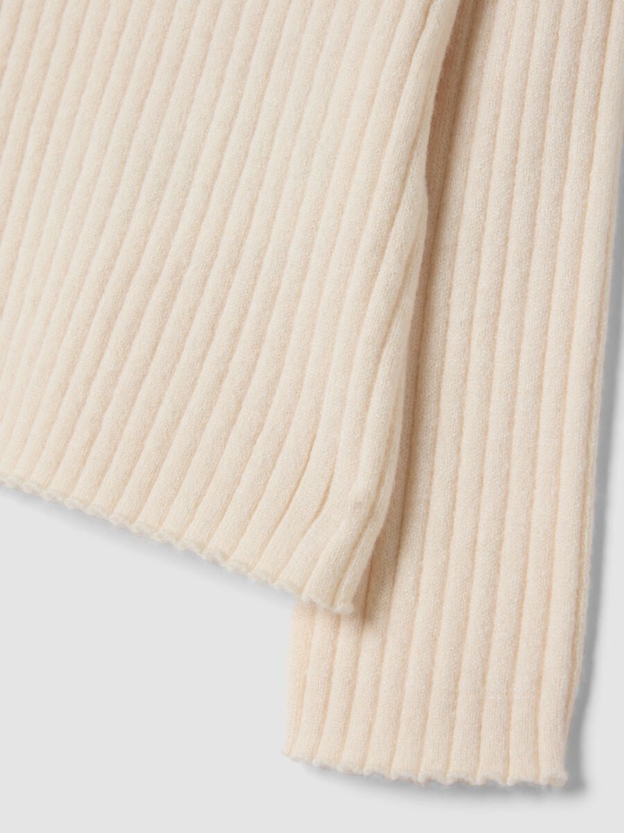 Maglia bianca in misto viscosa a coste con girocollo_3