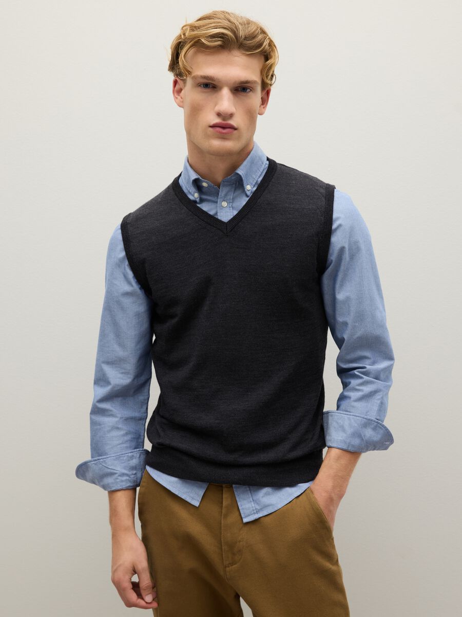 Black regular fit V-neck merino wool vest_1