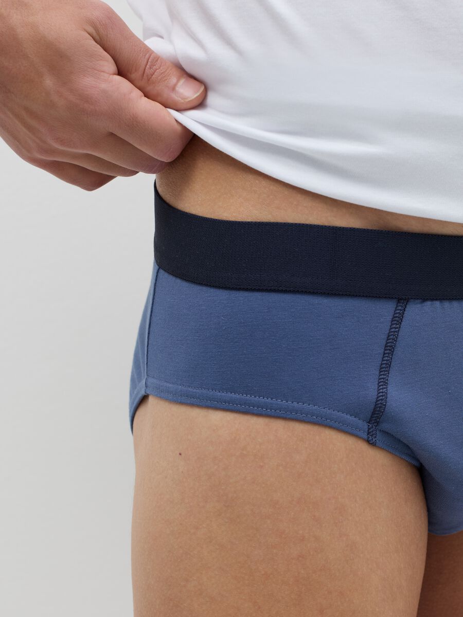 Three-pair pack briefs in stretch cotton with micro pattern_2