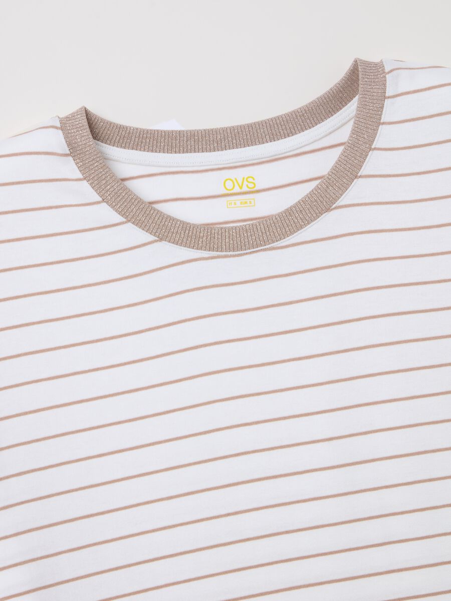 White and beige striped T-shirt with short sleeves_5