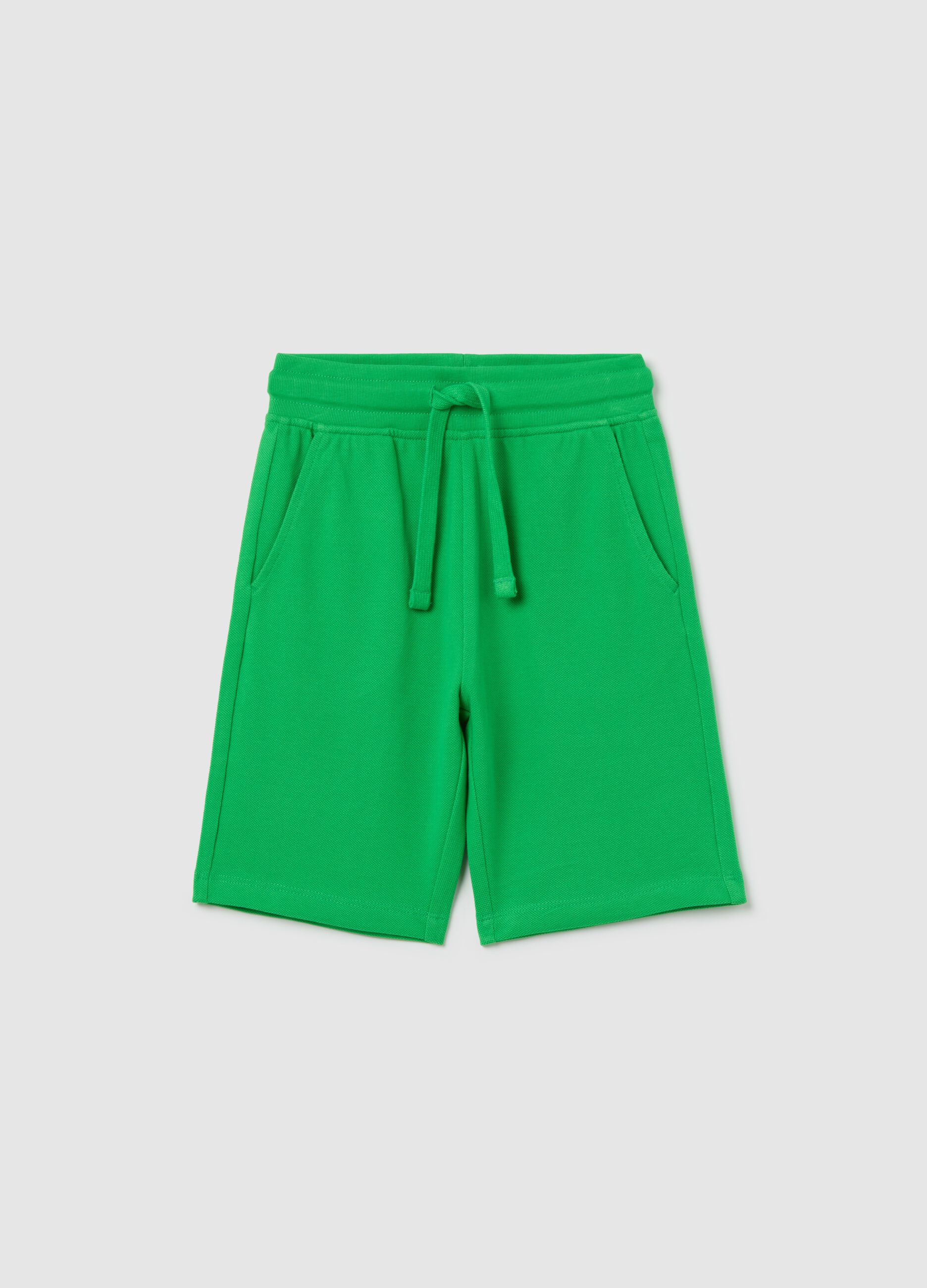 Green shorts in cotton with drawstring