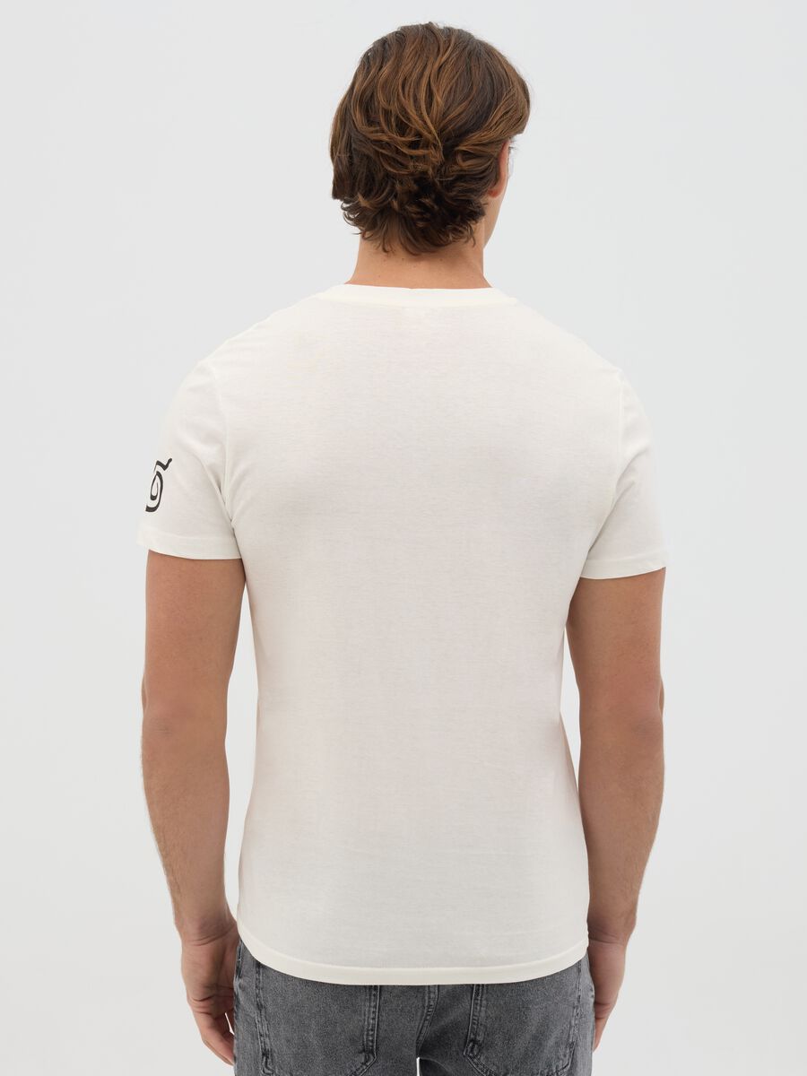 White T-shirt with Naruto print_2