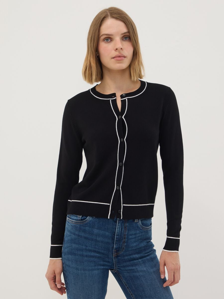 Cardigan nero in viscosa elasticizzata regular fit_1