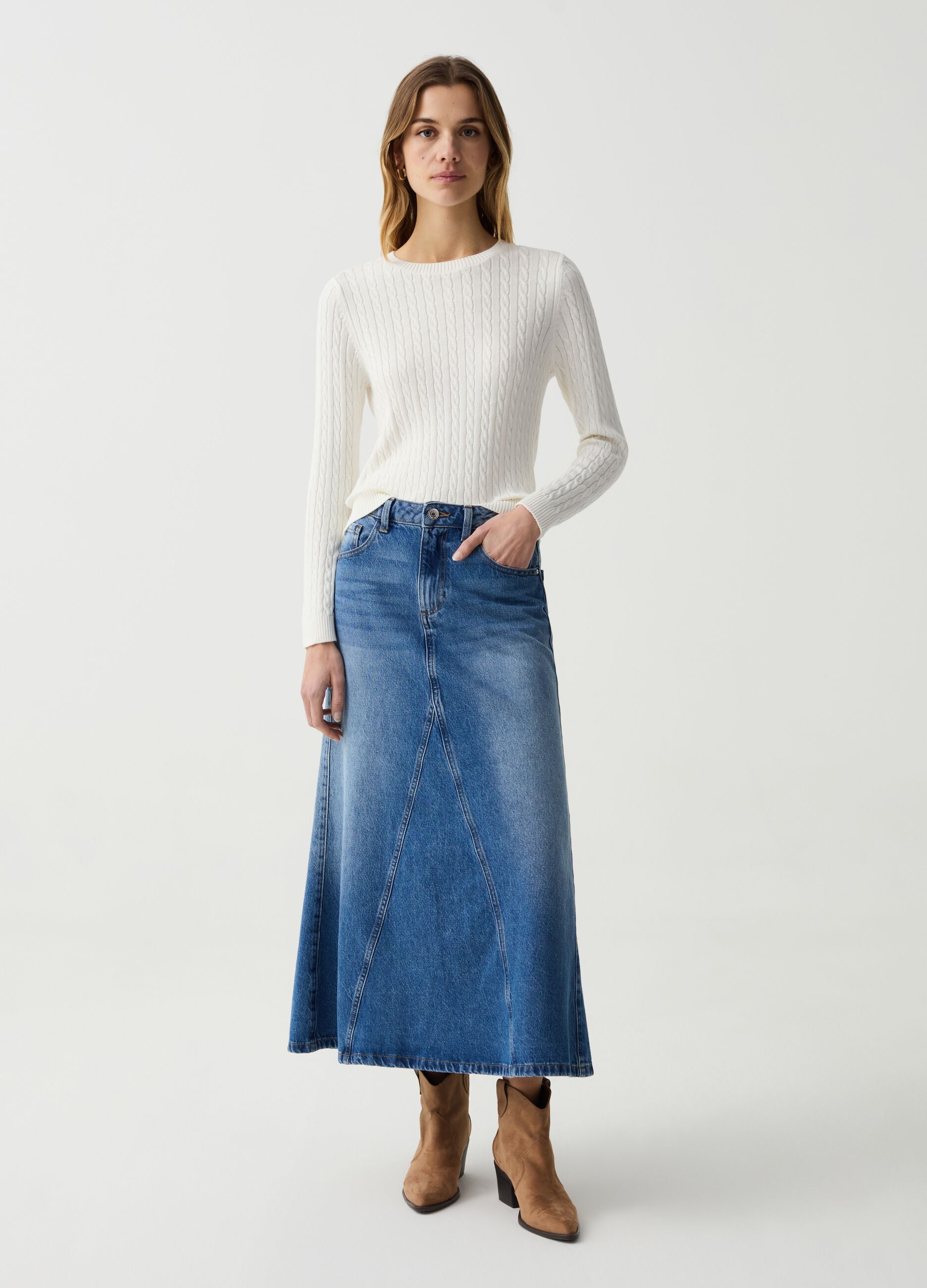 Cotton pullover with cable-knit design