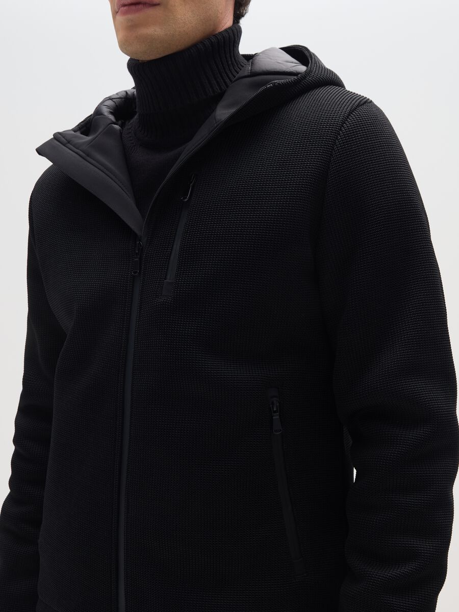 Giacca imbottita con cappuccio nera regular fit con zip_3