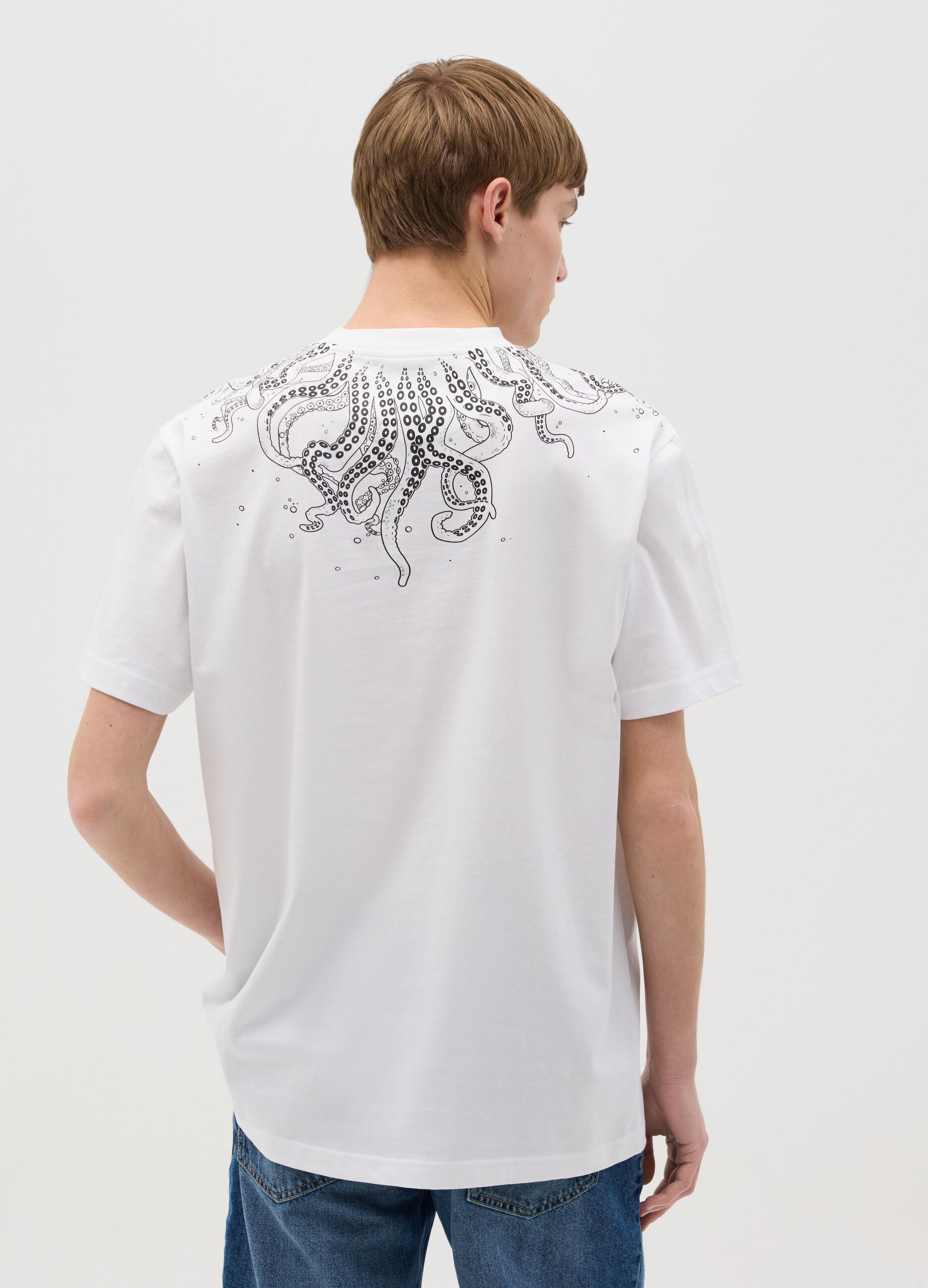 White T-shirt with short sleeves and print