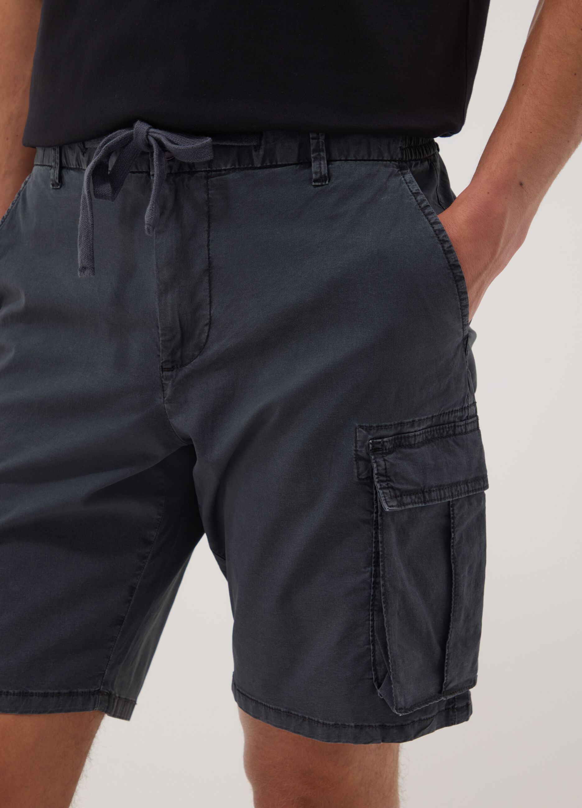 Blue stretch cotton cargo Bermuda shorts