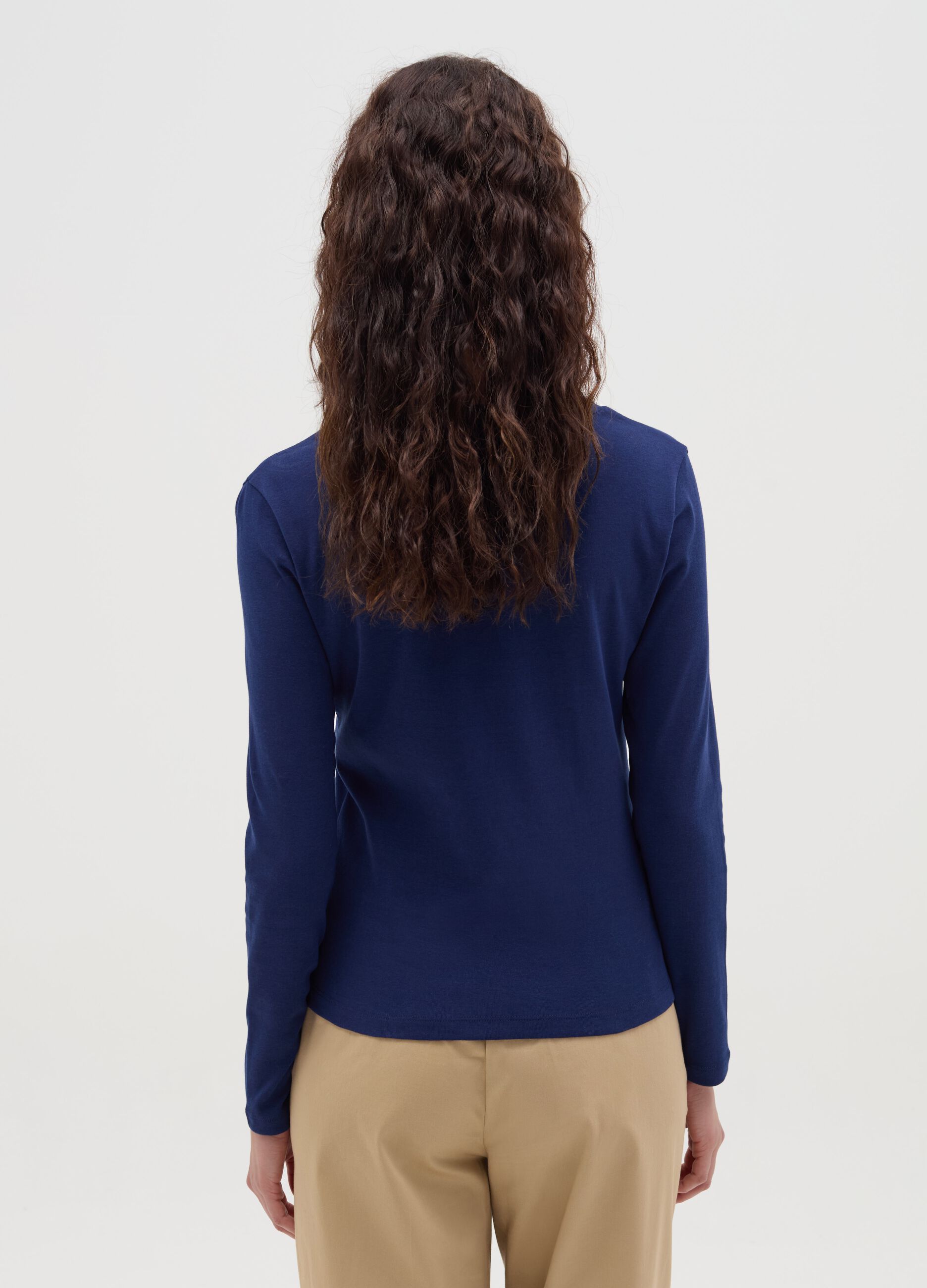 Long-sleeved T-shirt with round neck