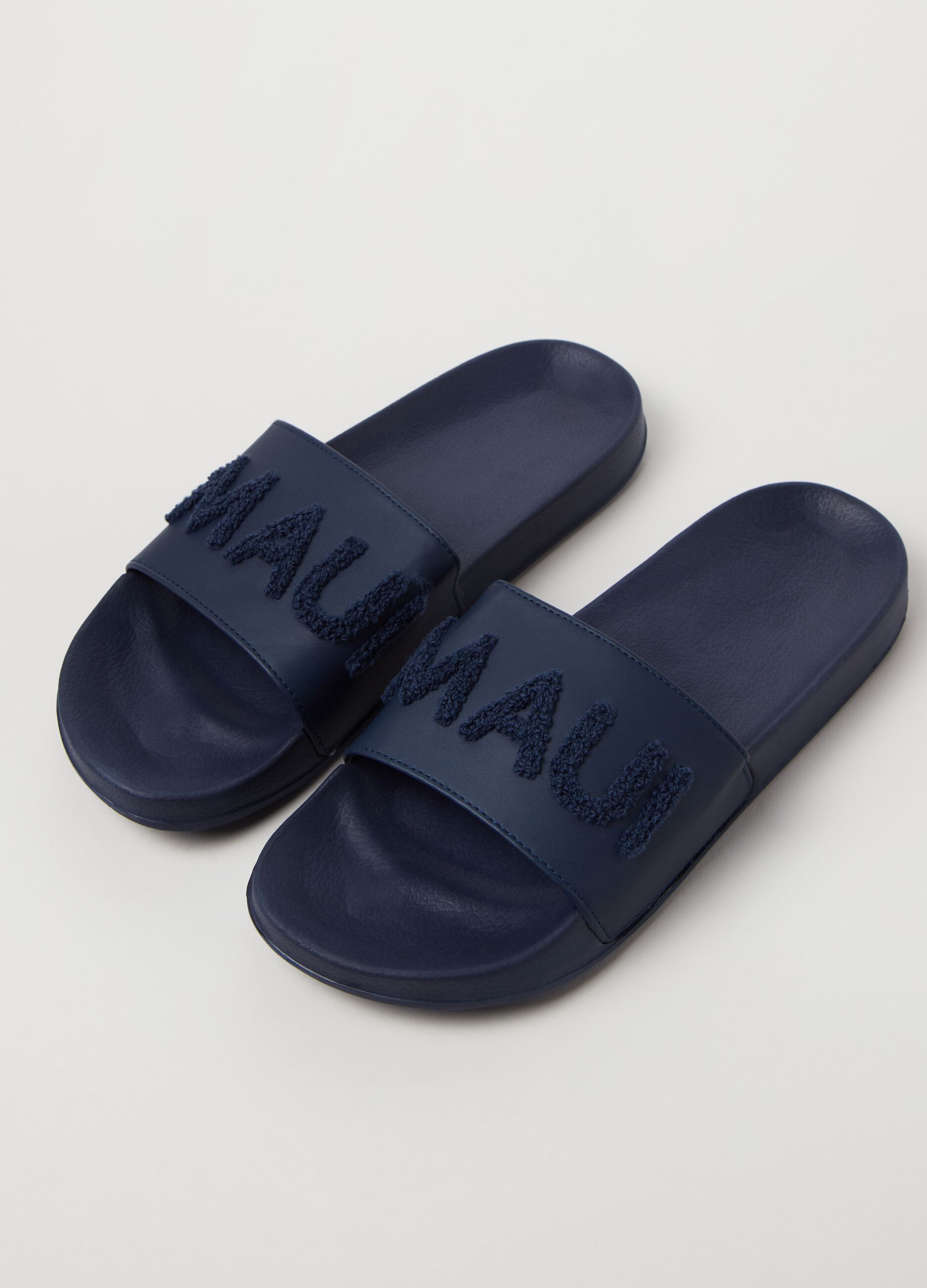 Slippers with band by Maui and Sons