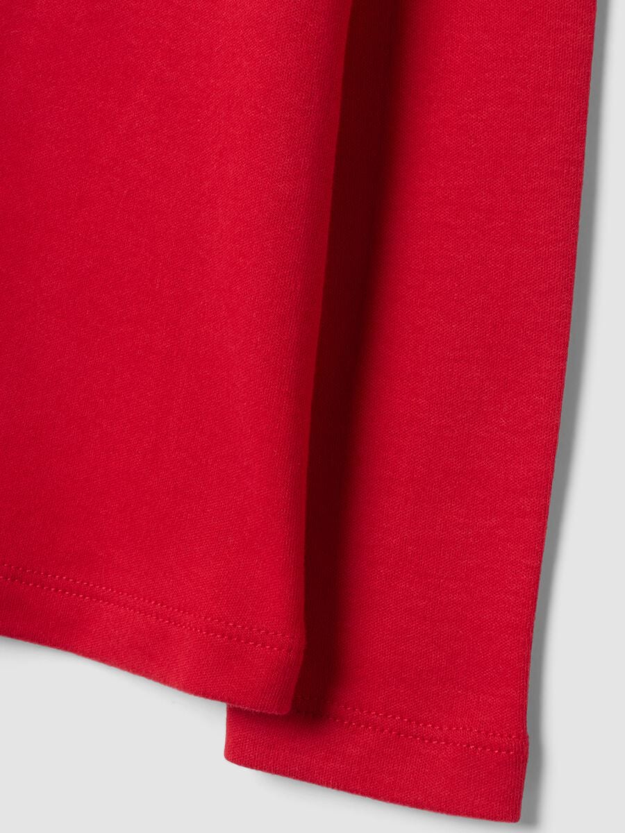T-shirt rossa in puro cotone dolcevita con stampa fiocco_3
