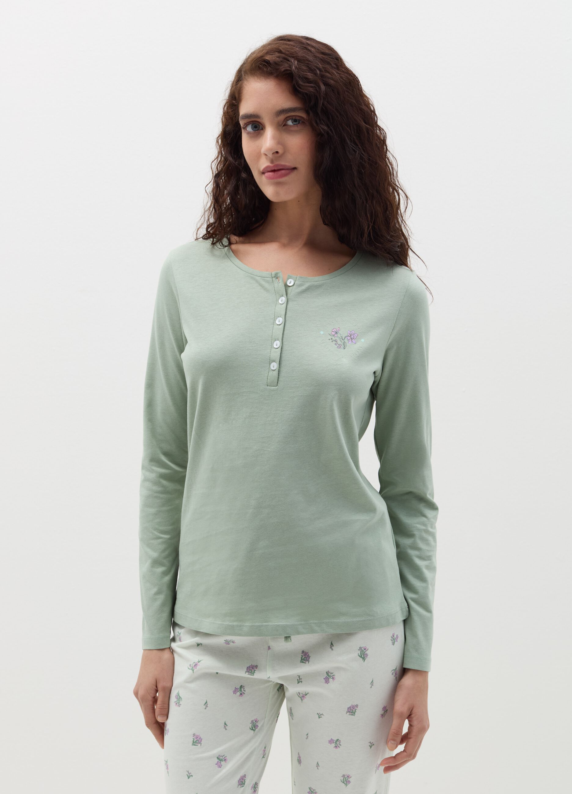 Long pyjamas with small flowers print