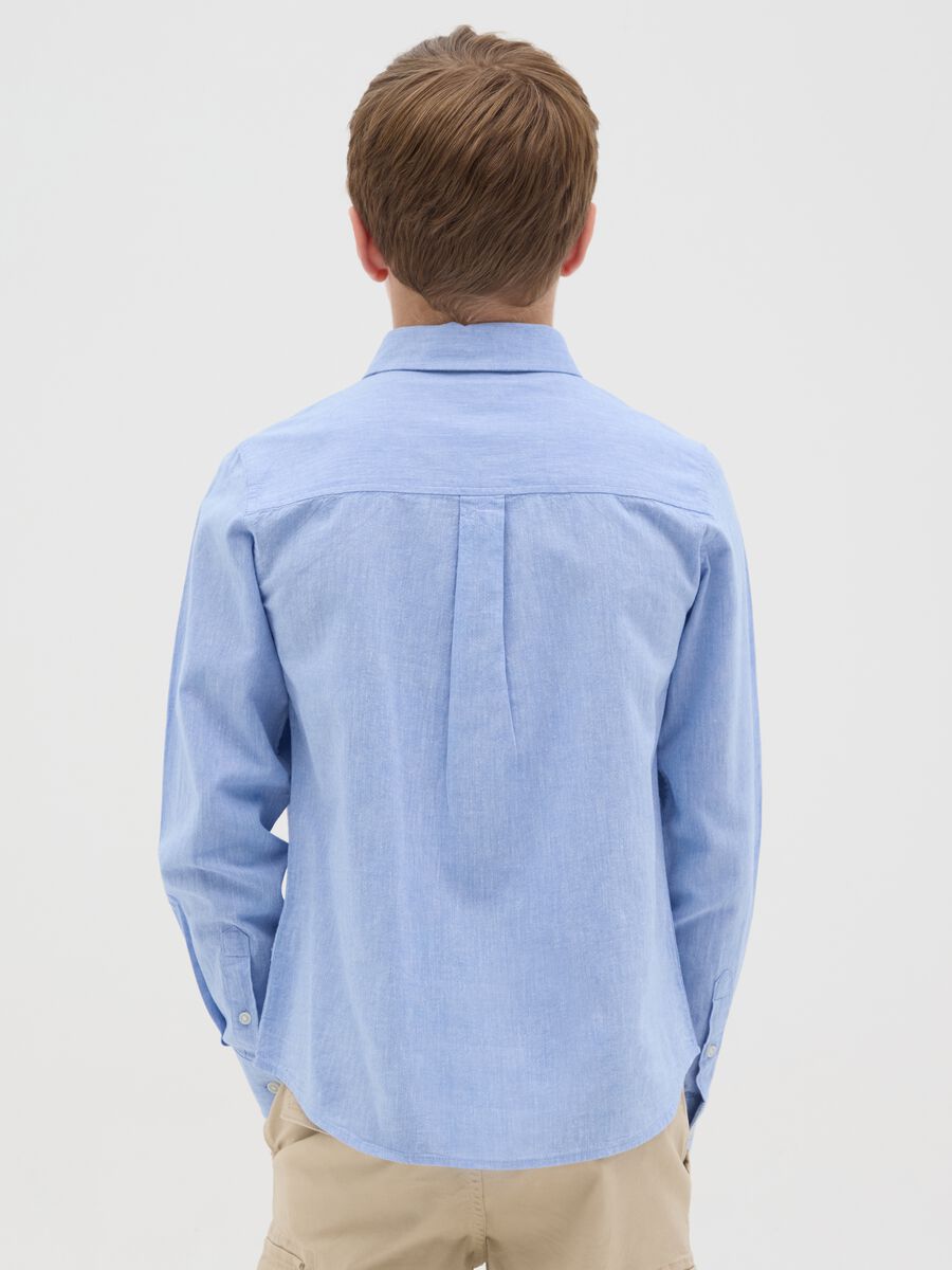 Boys’ regular-fit light blue shirt in cotton and linen blend_1