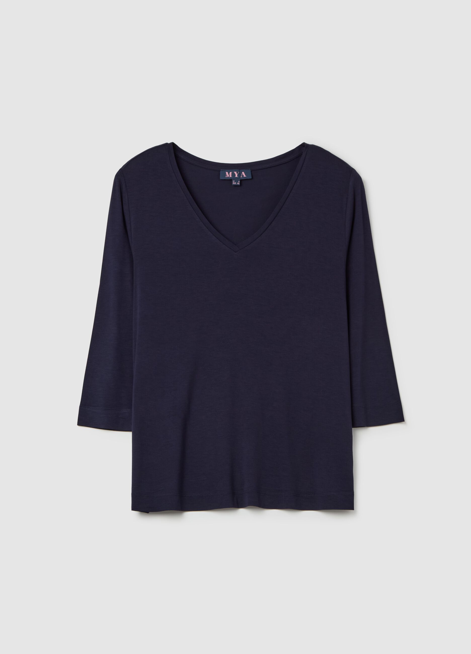 Curvy V-neck T-shirt