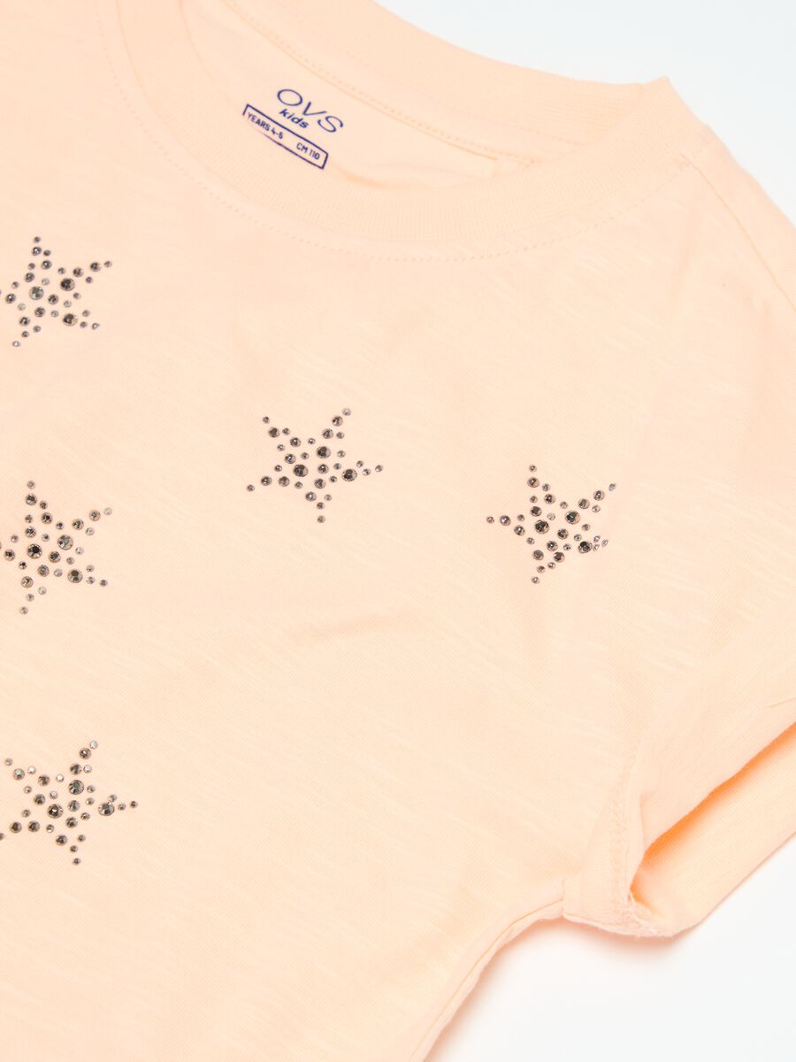 T-shirt in cotone con stampa stelle e strass_2