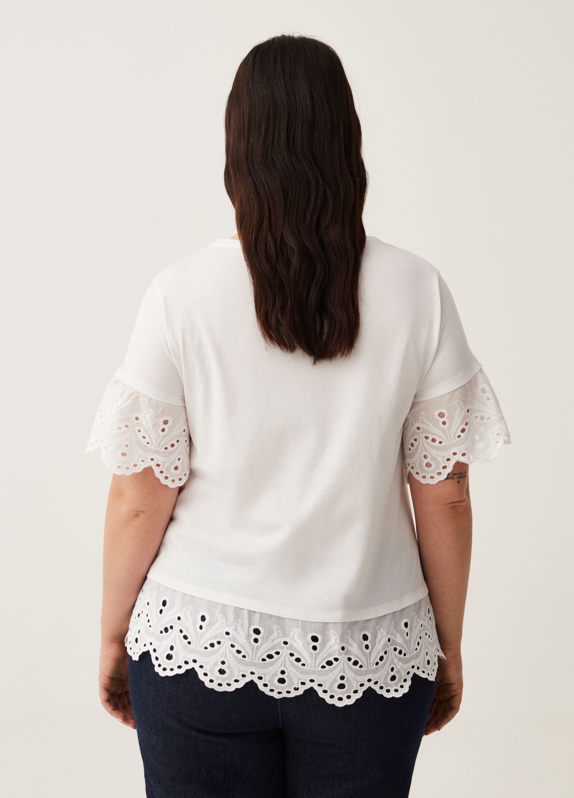 T-shirt con inserti in sangallo Curvy MYA_2