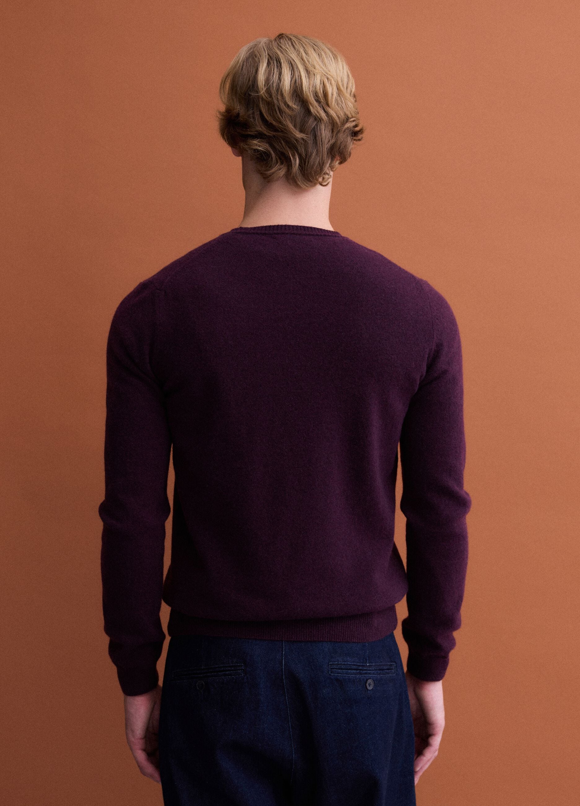 Pullover viola in pura lana a girocollo regular fit
