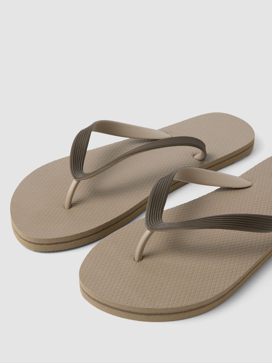 Beige beach flip-flops_2