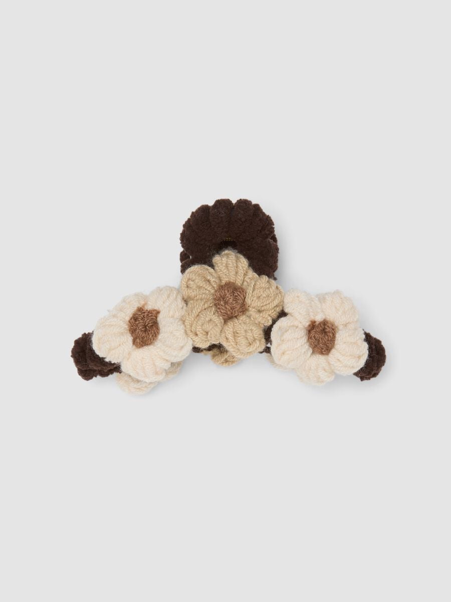 Brown hair claw clip with textured floral details_0