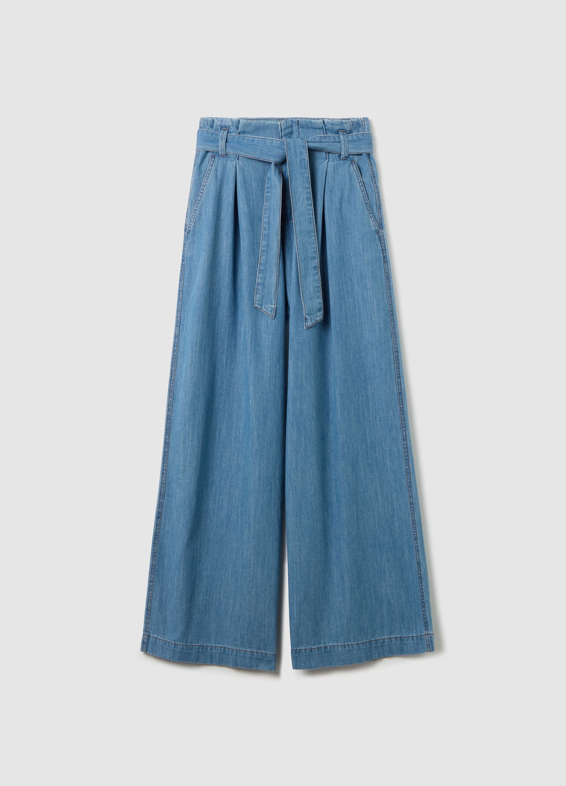 Fluid trousers in denim with darts