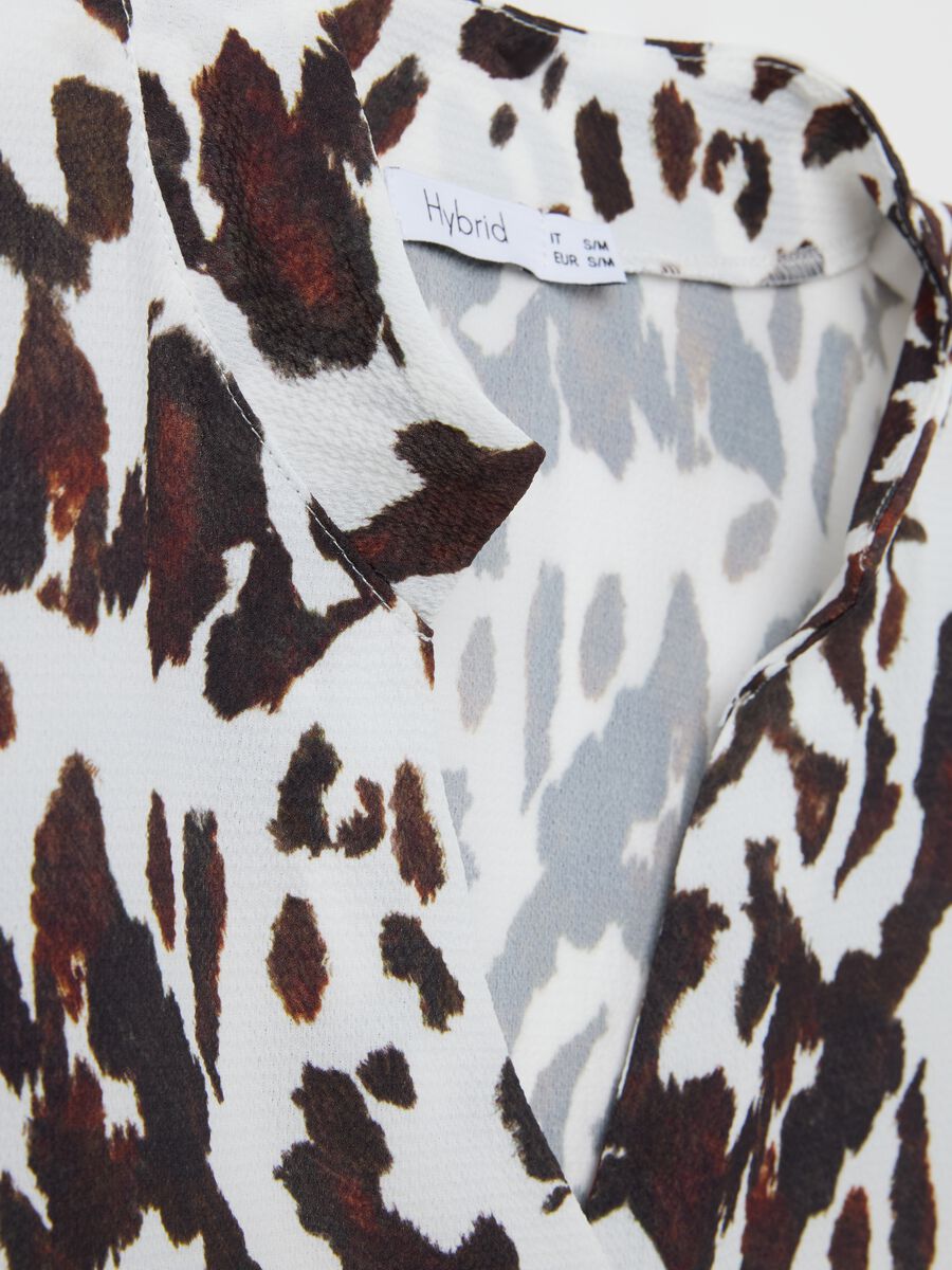 Women's multicolour regular fit shirt with animal print_5