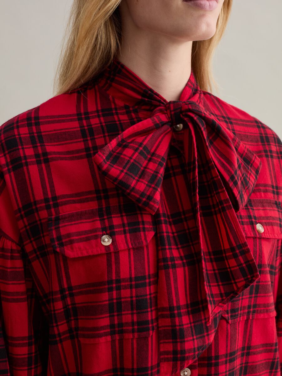 Check flannel shirt with scarf_2