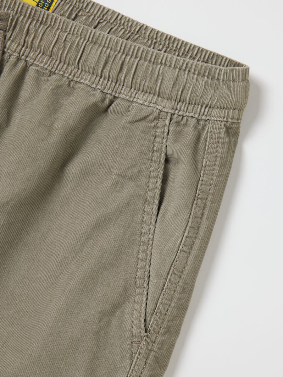 Men’s beige Bermuda shorts in 100% cotton with regular fit and elasticated waist_5