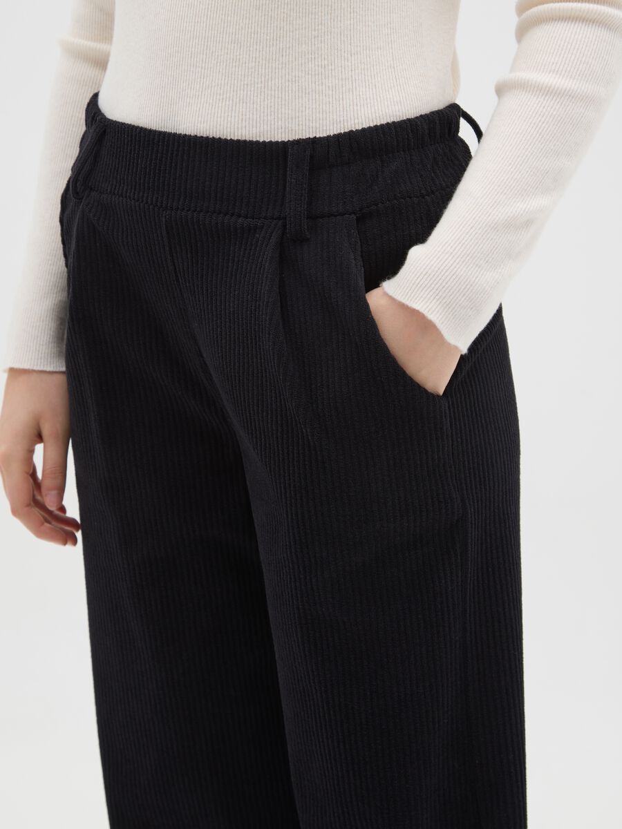 Pantaloni neri regular fit a coste_3