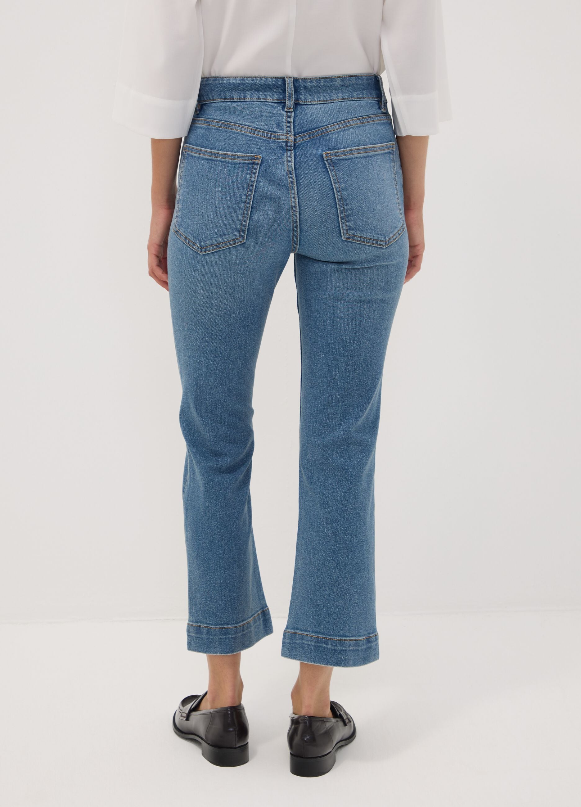Jeans denim azzurro cropped slim fit in cotone e viscosa elasticizzato