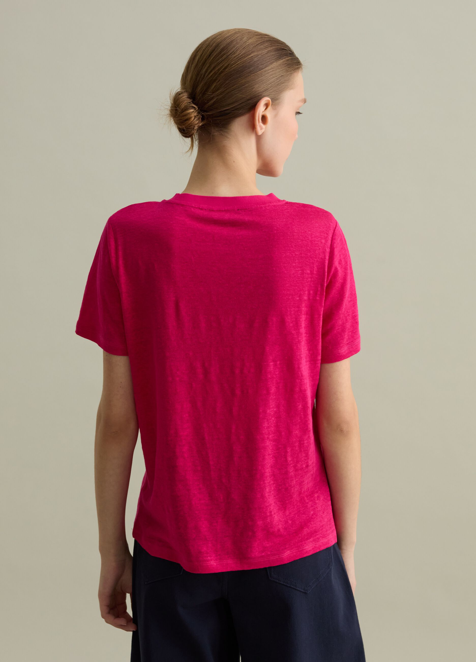 Linen T-shirt with round neck