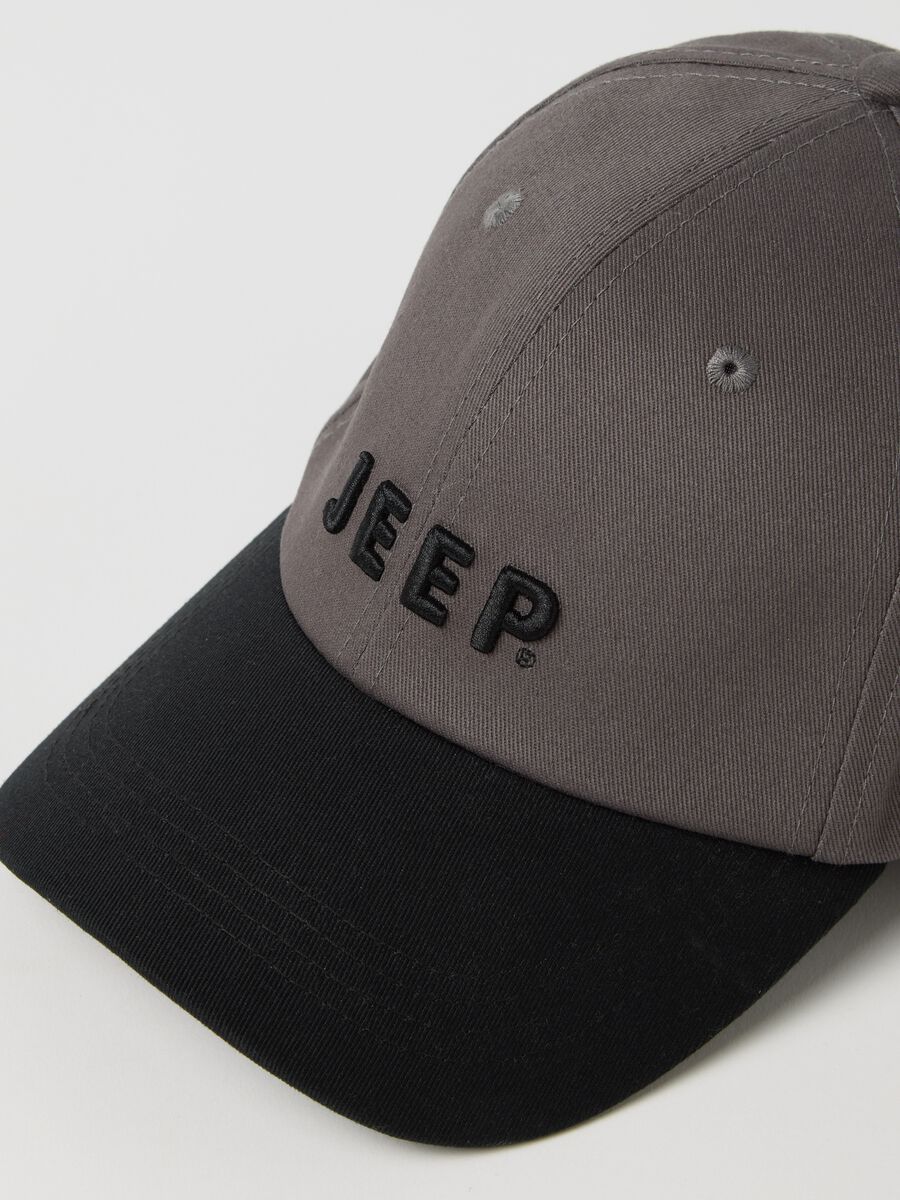 Grey and black baseball cap with logo embroidery_1