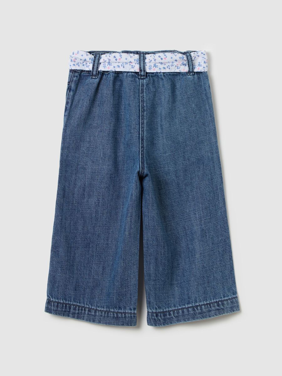 Wide-leg jeans with floral belt_1