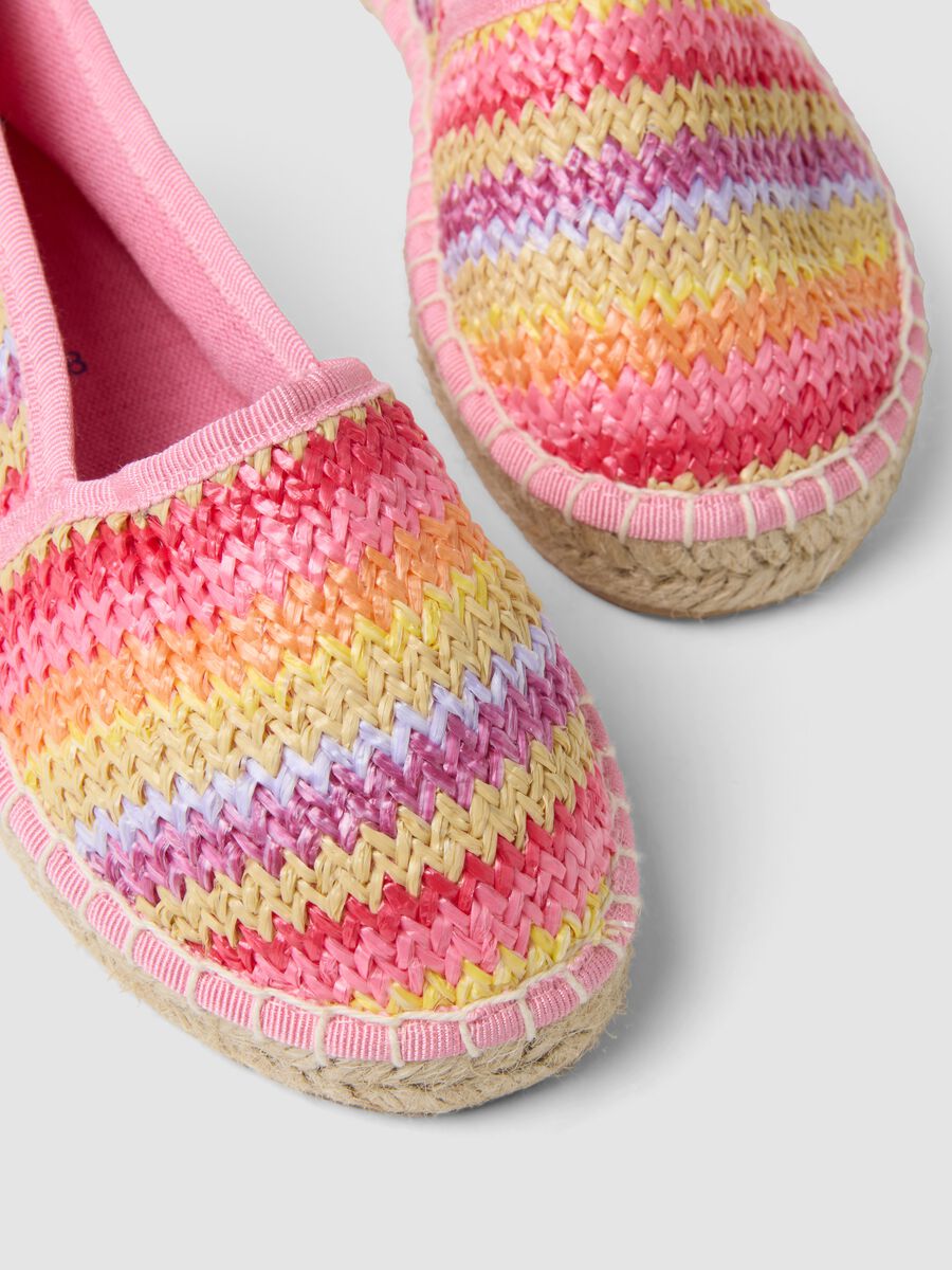 Espadrillas con design intrecciato multicolor da bambina_2
