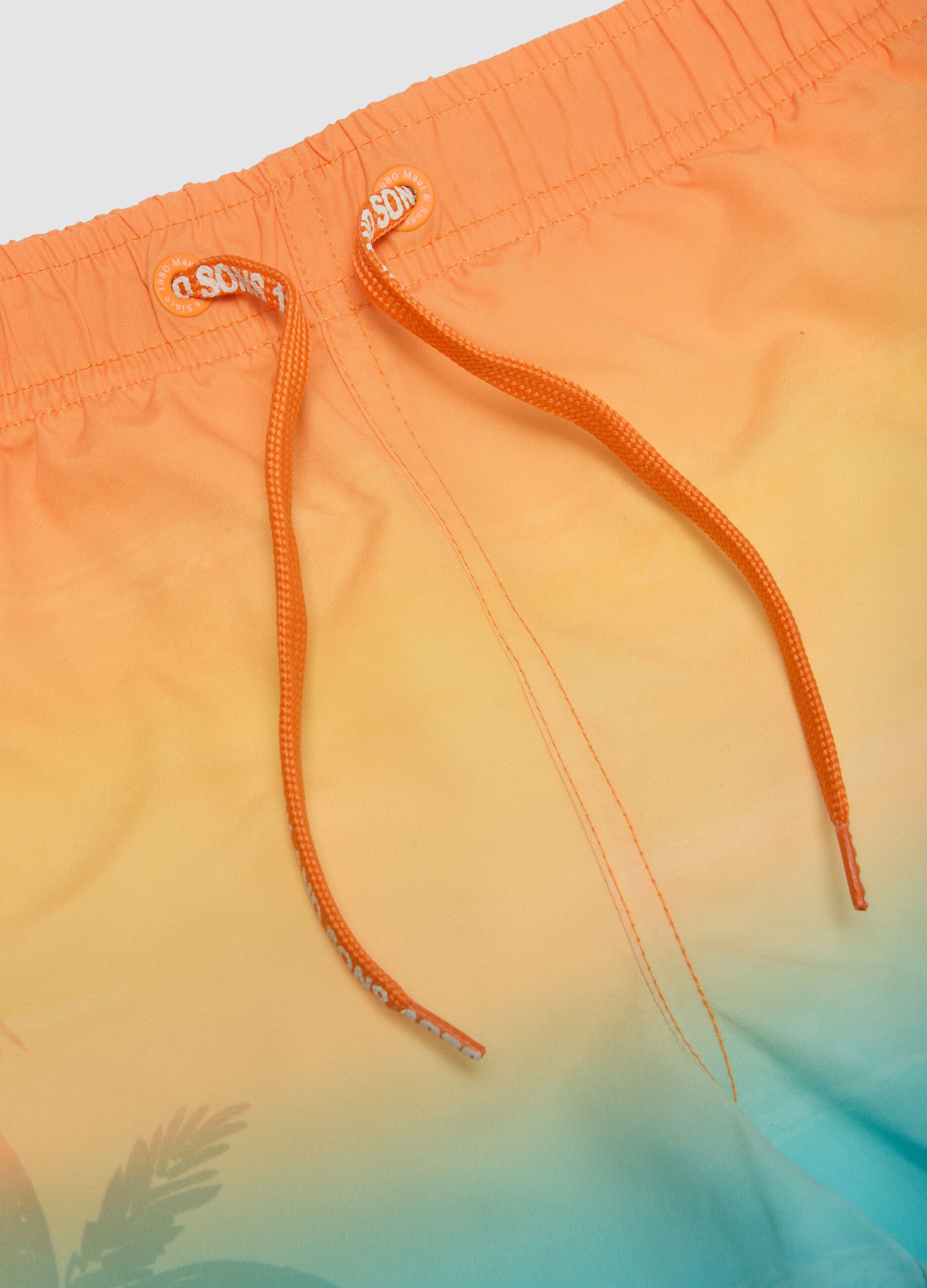 Boxer da mare multicolor sfumato da bambino con stampa tropicale