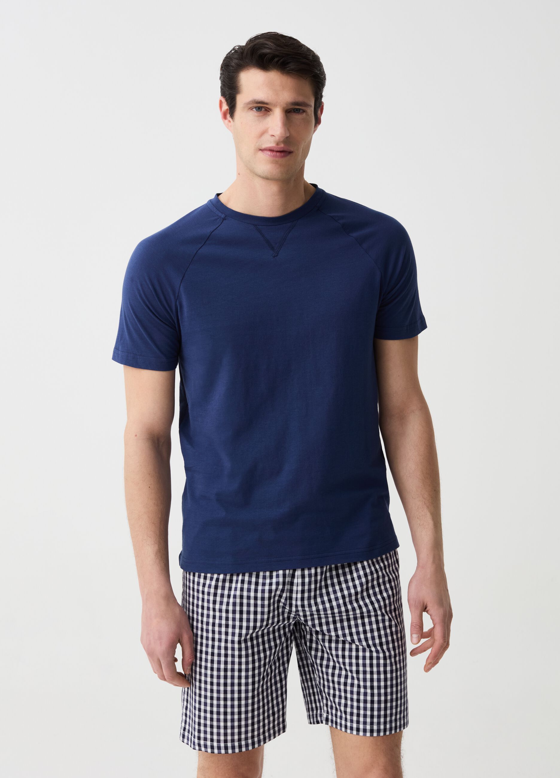 Short pyjamas with round neck with V detail