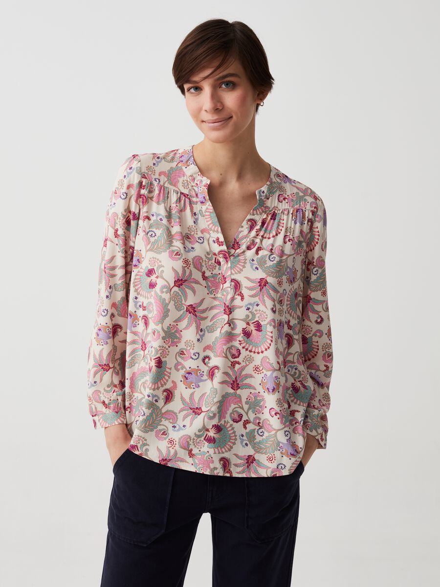 Viscose blouse with paisley pattern_0