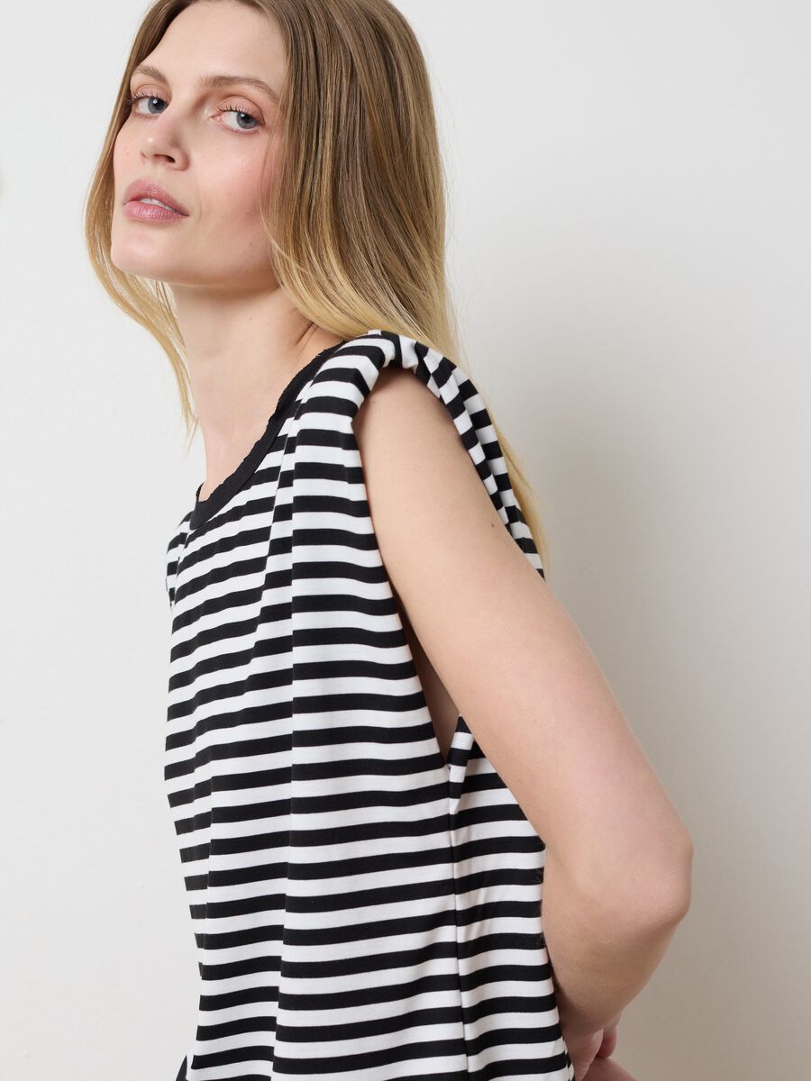 White and black striped boxy-fit T-shirt with shoulder straps_0