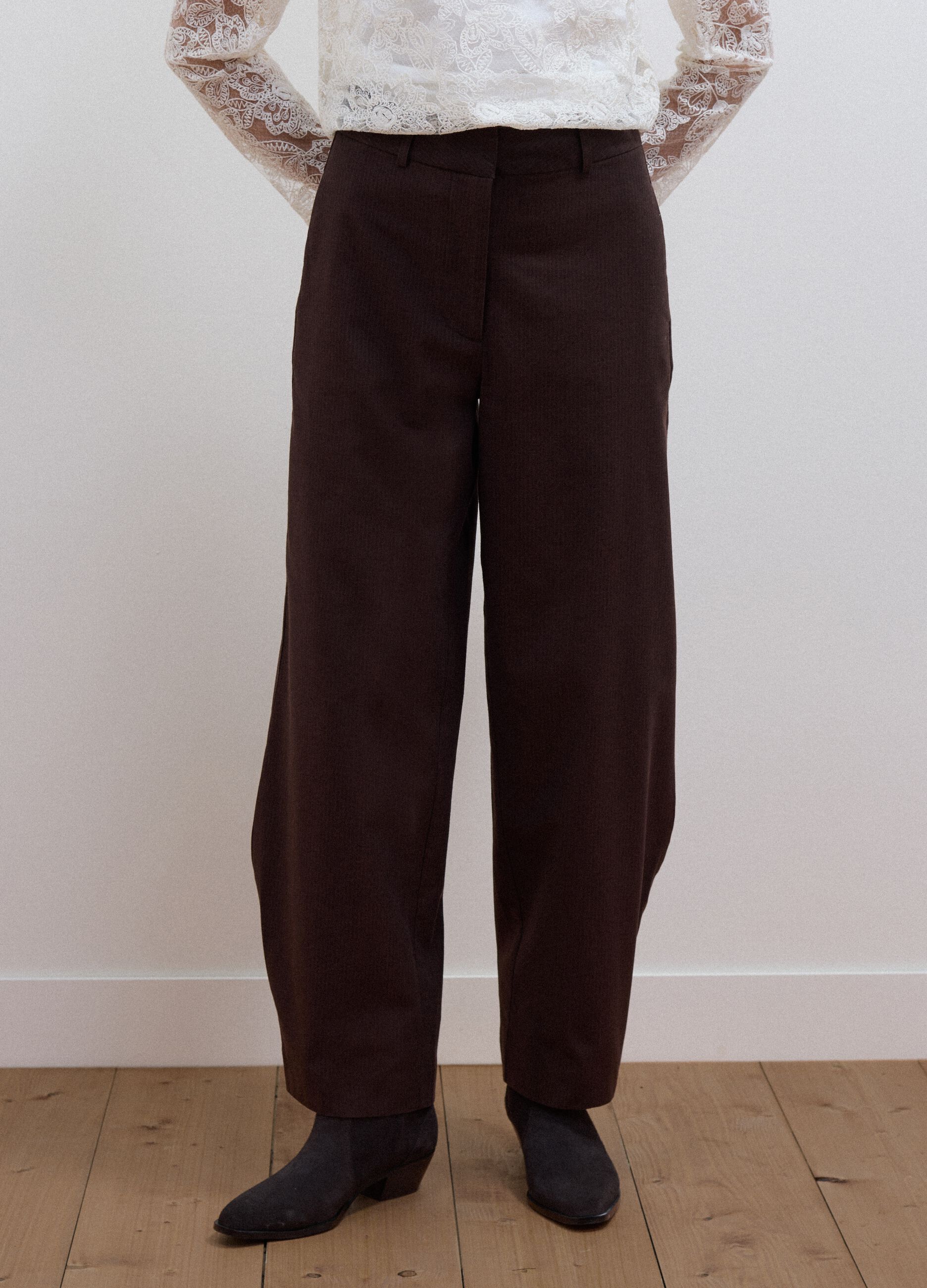 Pantaloni marroni in puro cotone barrel fit