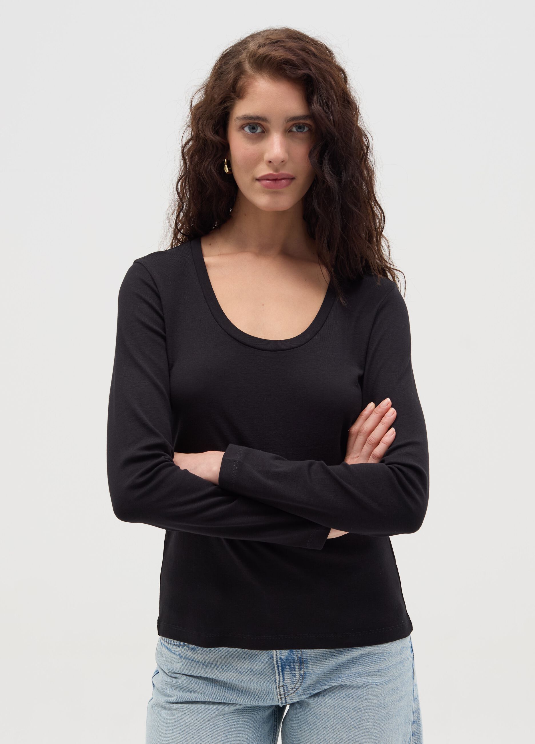 Long-sleeved T-shirt with round neck
